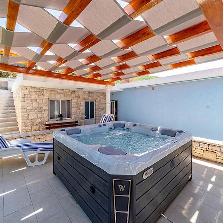 Beautiful Home In Prigradica With Jacuzzi Exterior foto