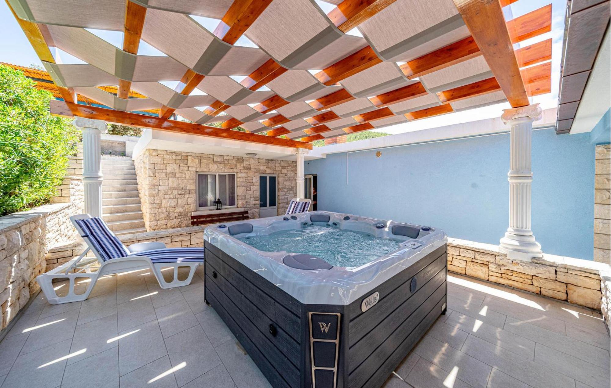 Beautiful Home In Prigradica With Jacuzzi Exterior foto